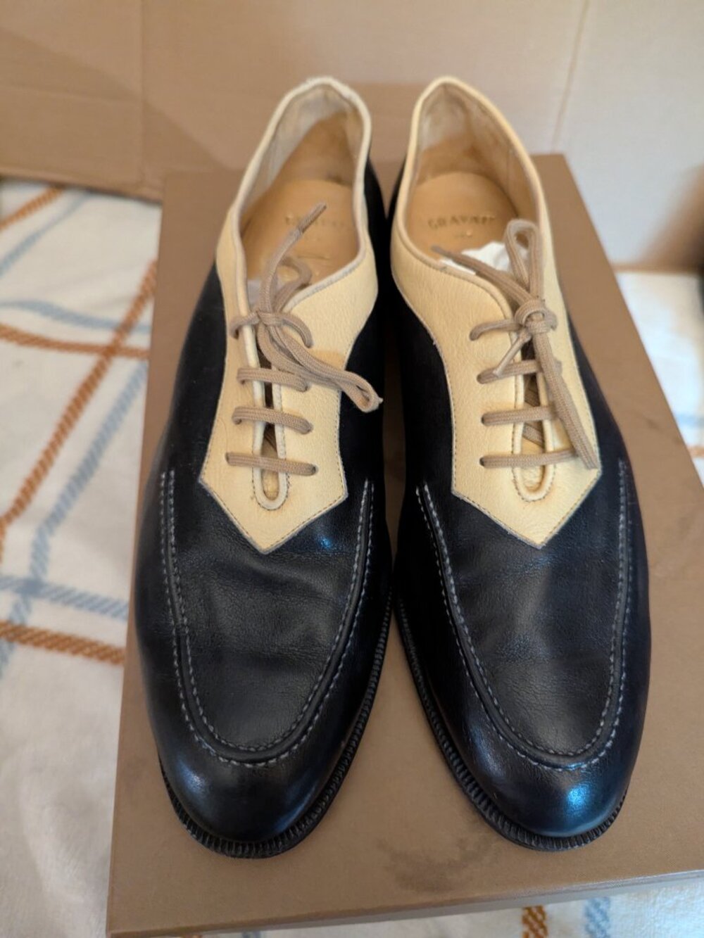 NEIMAN MARCUS "Gravati" Womens Shoes Two-tone spectator oxfords (or saddle 9 - Picture 4 of 8